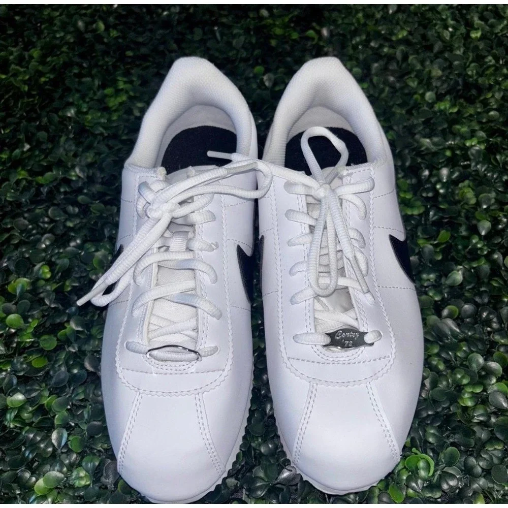 Nike‎ Cortez Basic White Black Sneakers Youth Size 6.5Y Mens 6.5 Womens 8